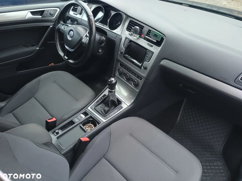 Volkswagen Golf 1.6 TDI BlueMotion Comfortline - 21