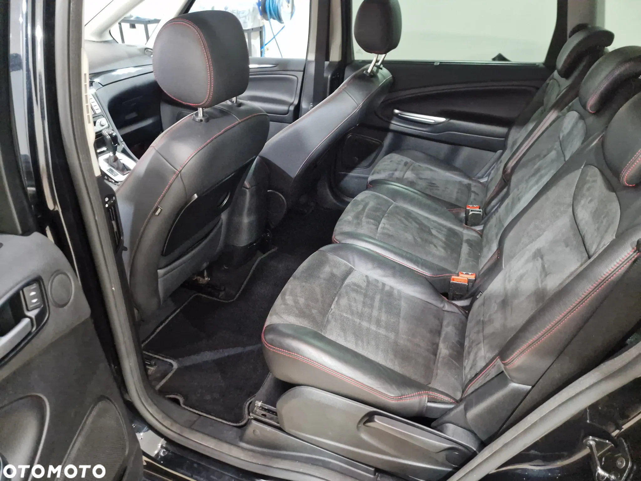 Ford S-Max 2.0 TDCi DPF Titanium - 32