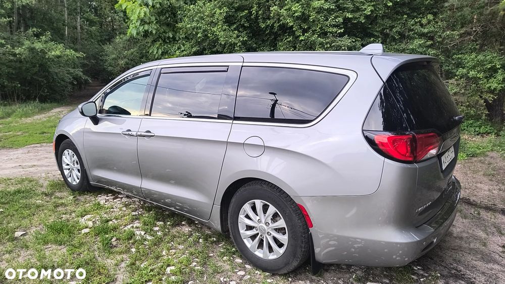 Chrysler Pacifica - 2
