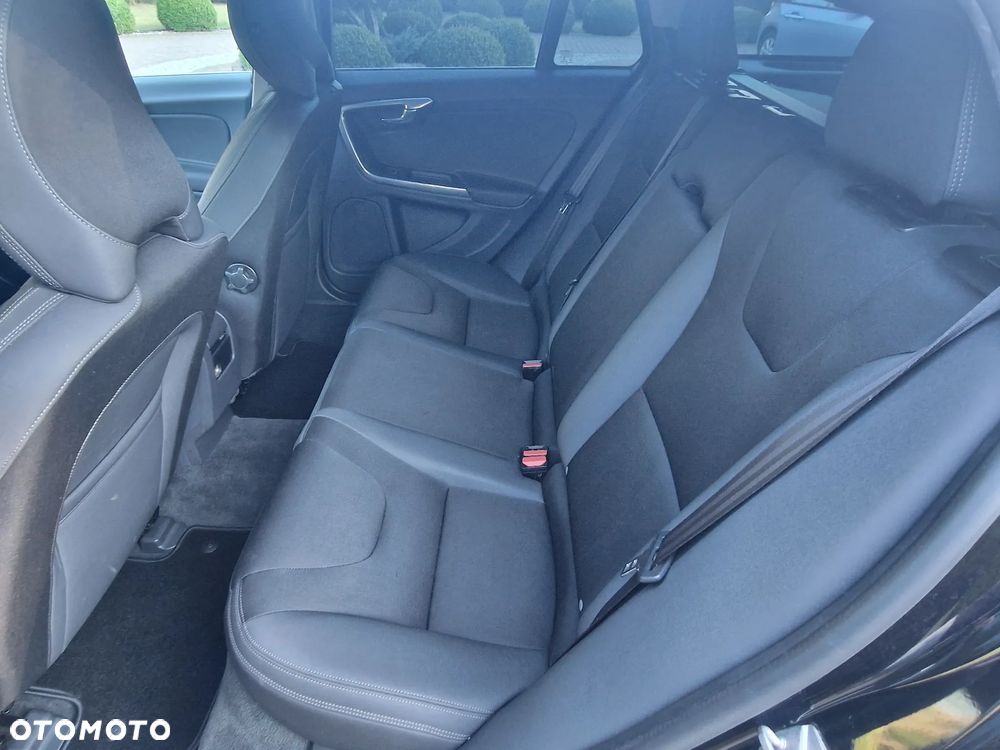 Volvo V60 D2 Momentum - 9