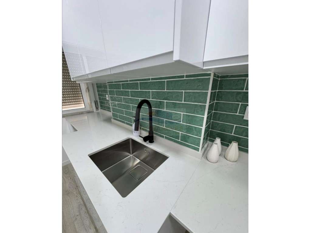 Apartamento T2 Totalmente Remodelado com Parqueamento | Quinta da C... - Grande imagem: 2/24