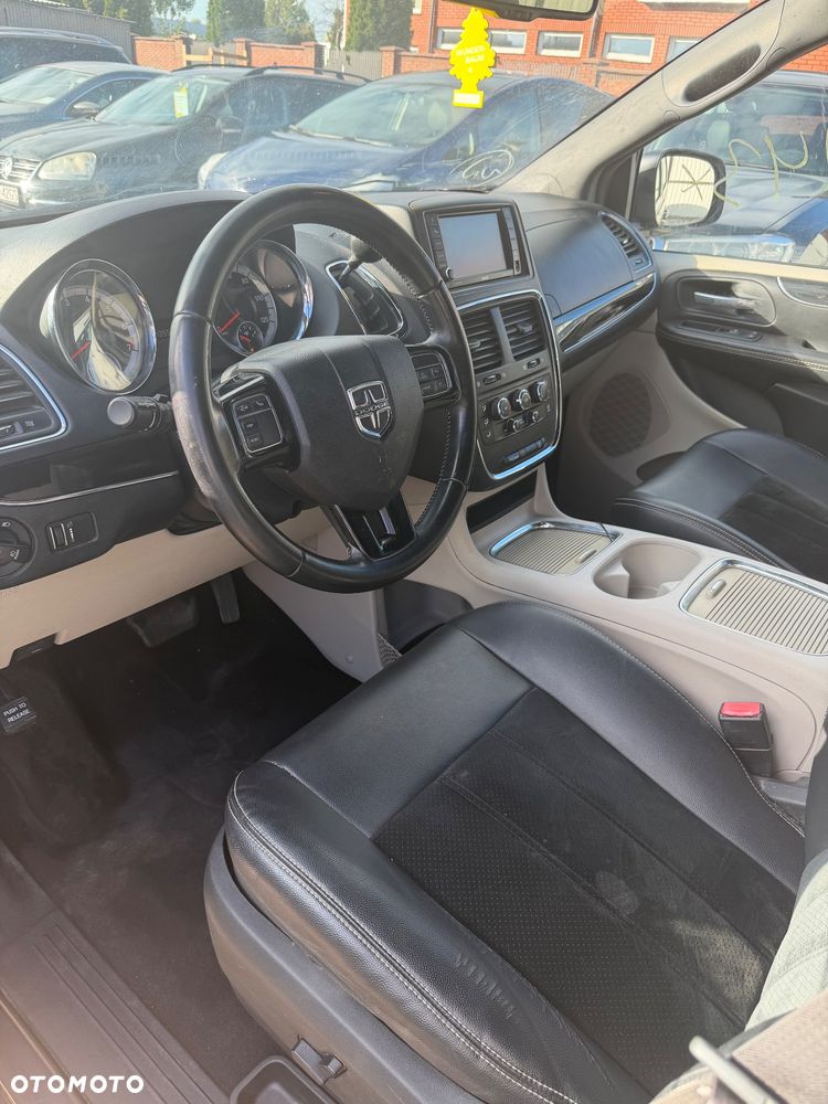Dodge Grand Caravan - 6