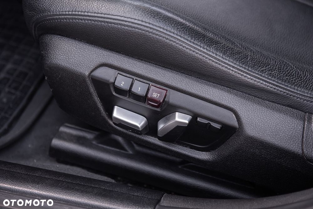 BMW Seria 3 330e iPerformance Advantage - 30