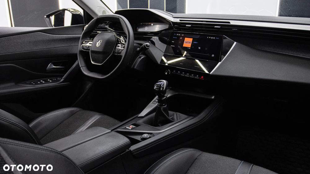 Peugeot 308 1.2 PureTech Allure S&S - 17