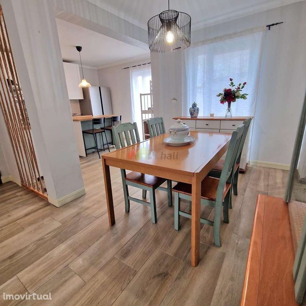 Moradia T3 renovada em zona tranquila de Azeitão - Grande imagem: 2/57