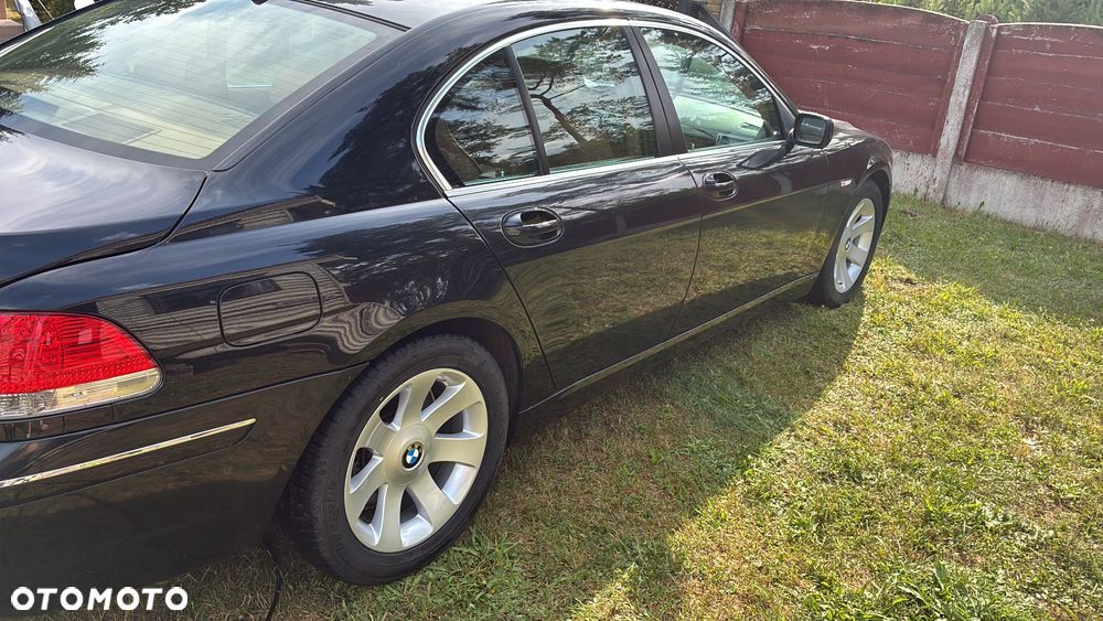 BMW Seria 7 750i - 11