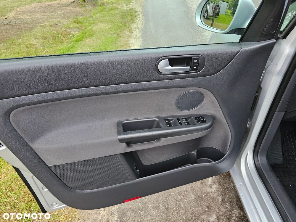 Volkswagen Golf Plus - 17