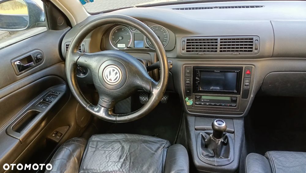 Volkswagen Passat 2.5 TDI 4Mot Highline - 10