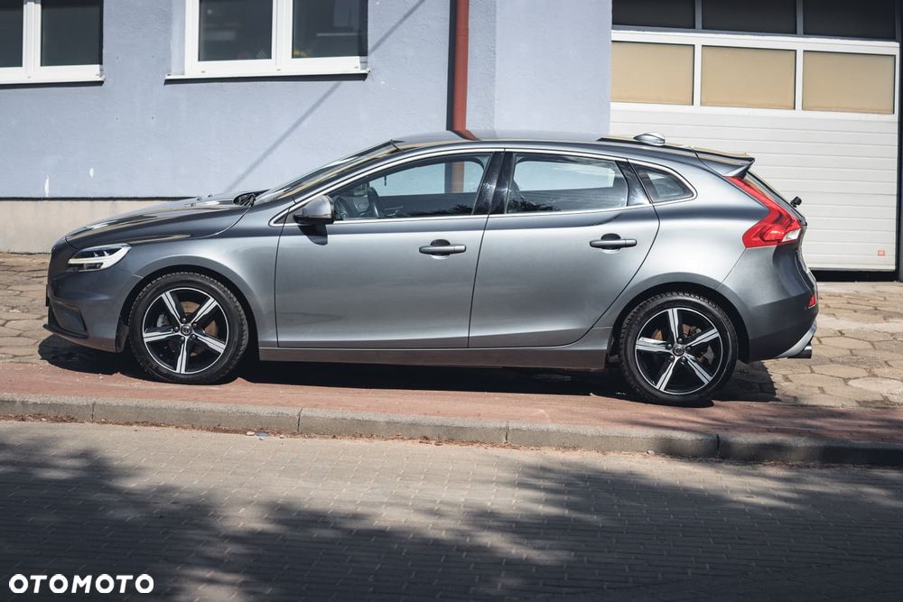 Volvo V40 T3 Drive-E R-Design Momentum - 5