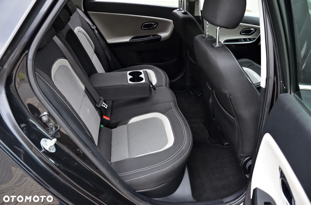 Kia Ceed 1.6 CRDi 128 Platinum Edition - 34