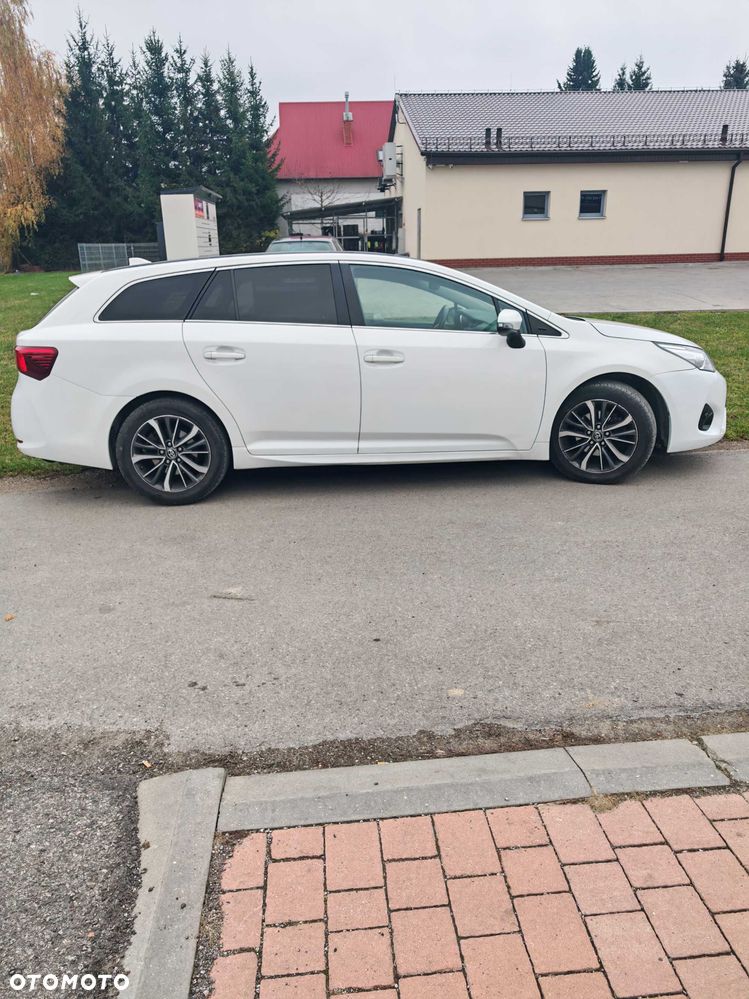 Toyota Avensis 2016 photo 2