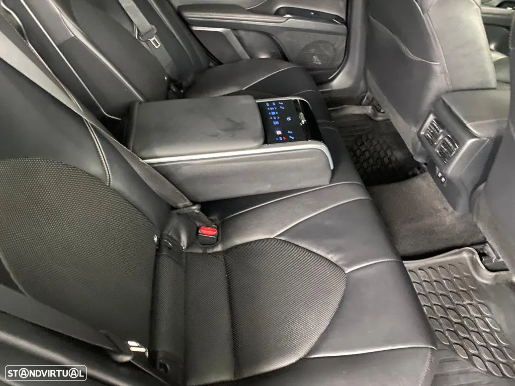 Toyota Camry 2.5 Hybrid Luxury - 30