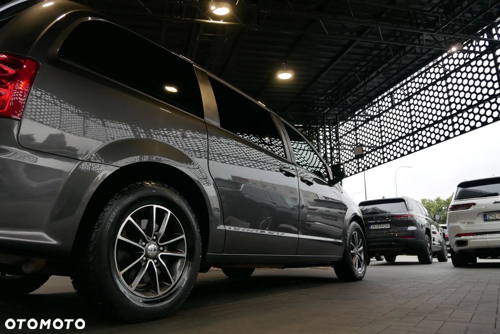 Dodge Grand Caravan - 34