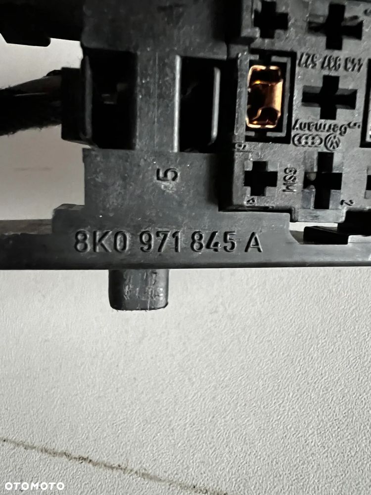 AUDI A4 B8 SKRZYNKA BEZPIECZNIKÓW 8K0971845A - 3