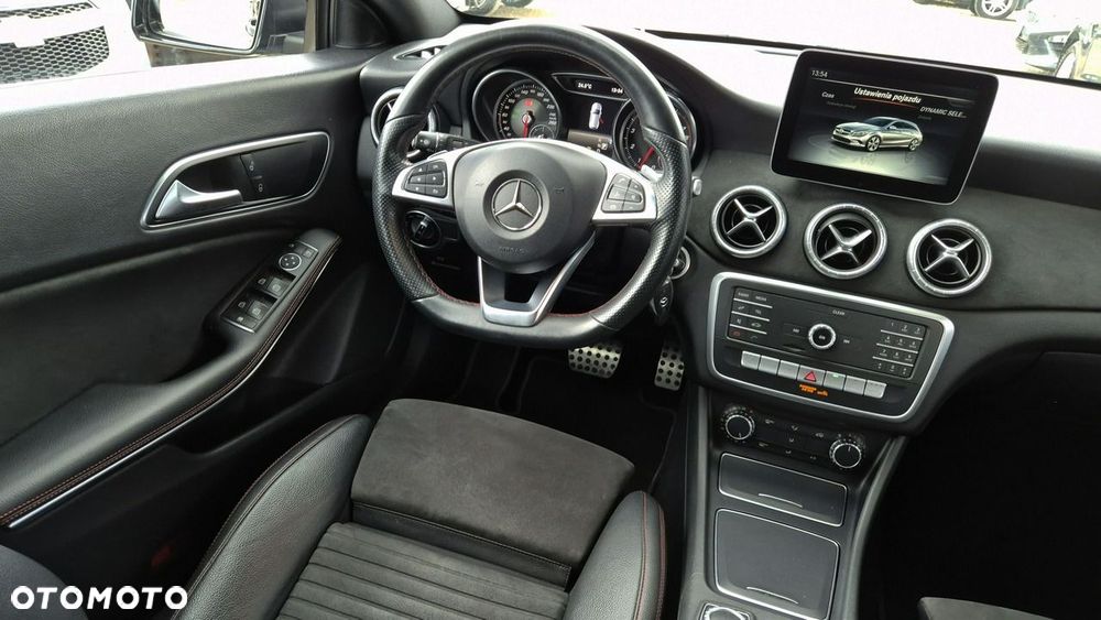 Mercedes-Benz CLA 200 7G-DCT AMG Line - 25