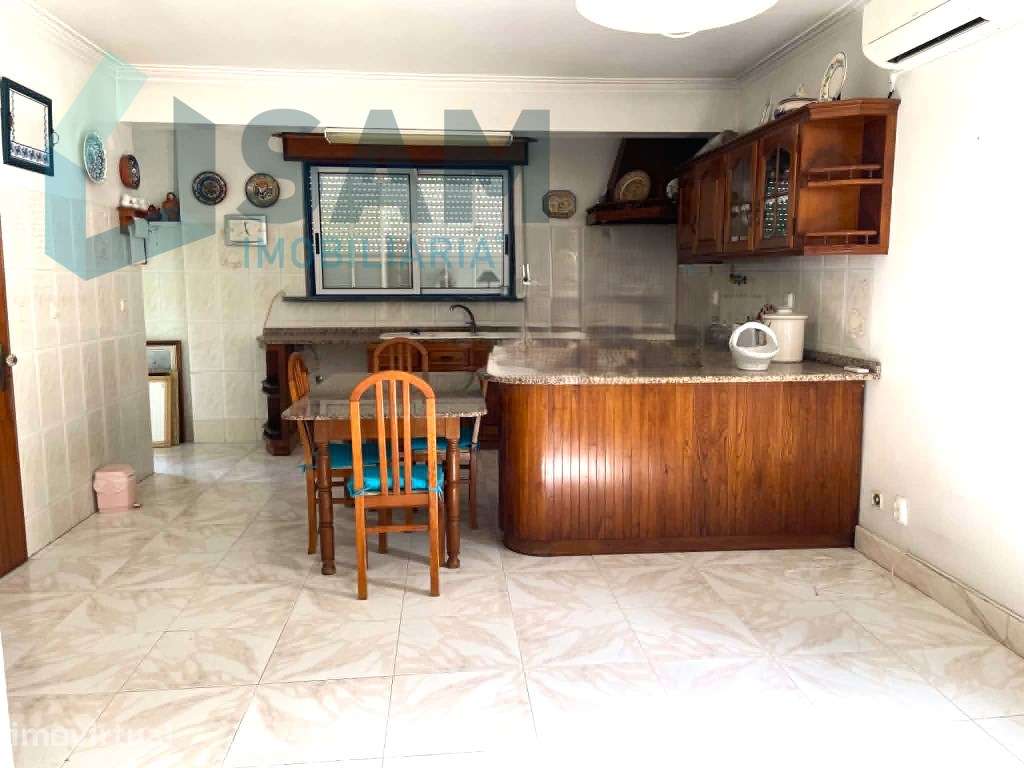 Moradia T3 + T1 com Garagem, Logradouro e Sótão Habitável às portas... - Grande imagem: 2/44