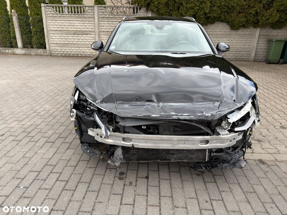 Audi A4 Avant 30 TDI S tronic S line - 2