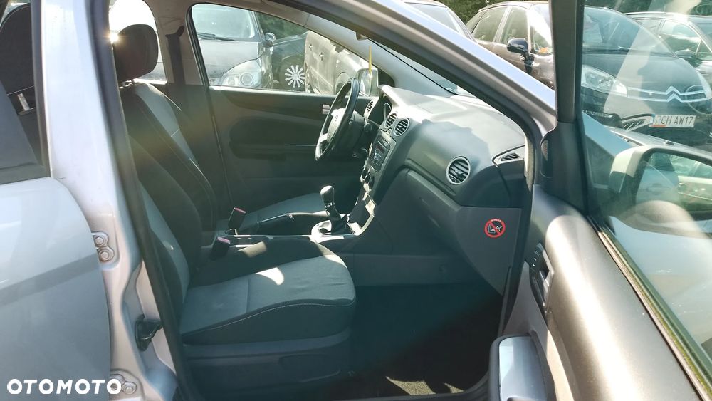 Ford Focus 1.6 TI-VCT Ambiente - 17