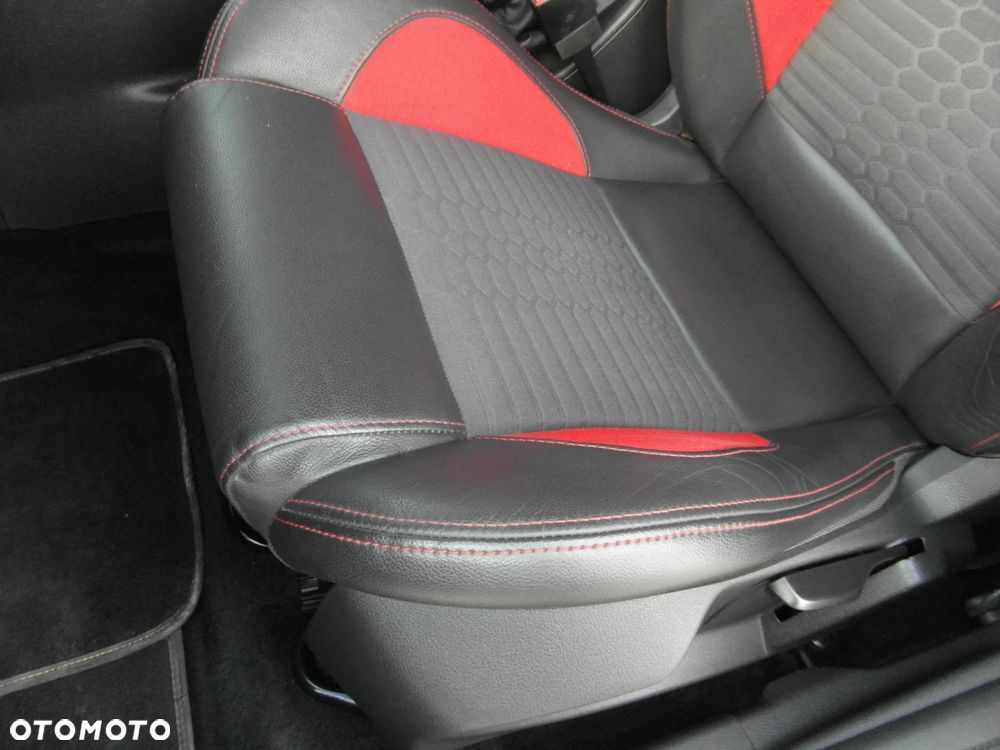 Ford Focus 2.0 EcoBoost ST mit Leder-Sport-Paket - 19