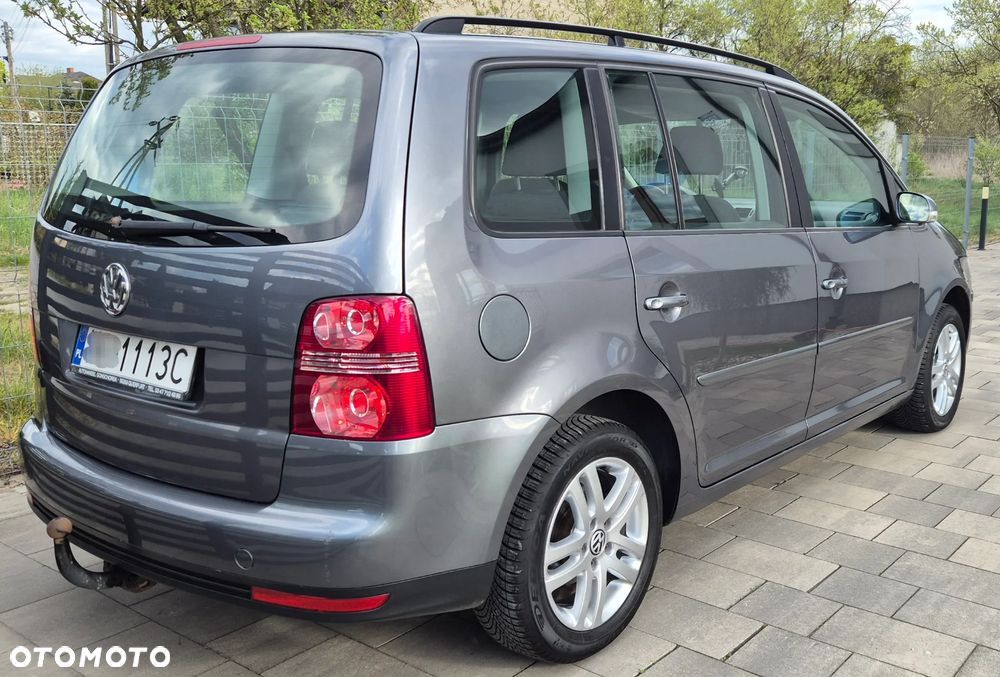 Volkswagen Touran - 4
