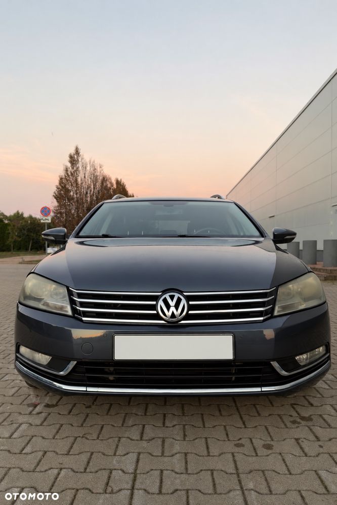 Volkswagen Passat - 1