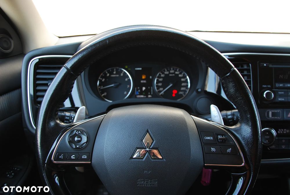 Mitsubishi Outlander 2.0 Intense + 4WD CVT - 26