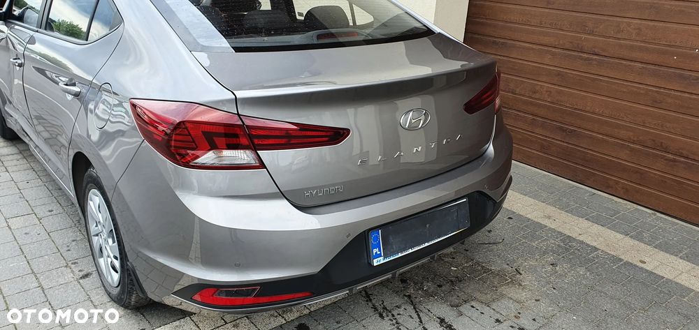Hyundai Elantra - 12