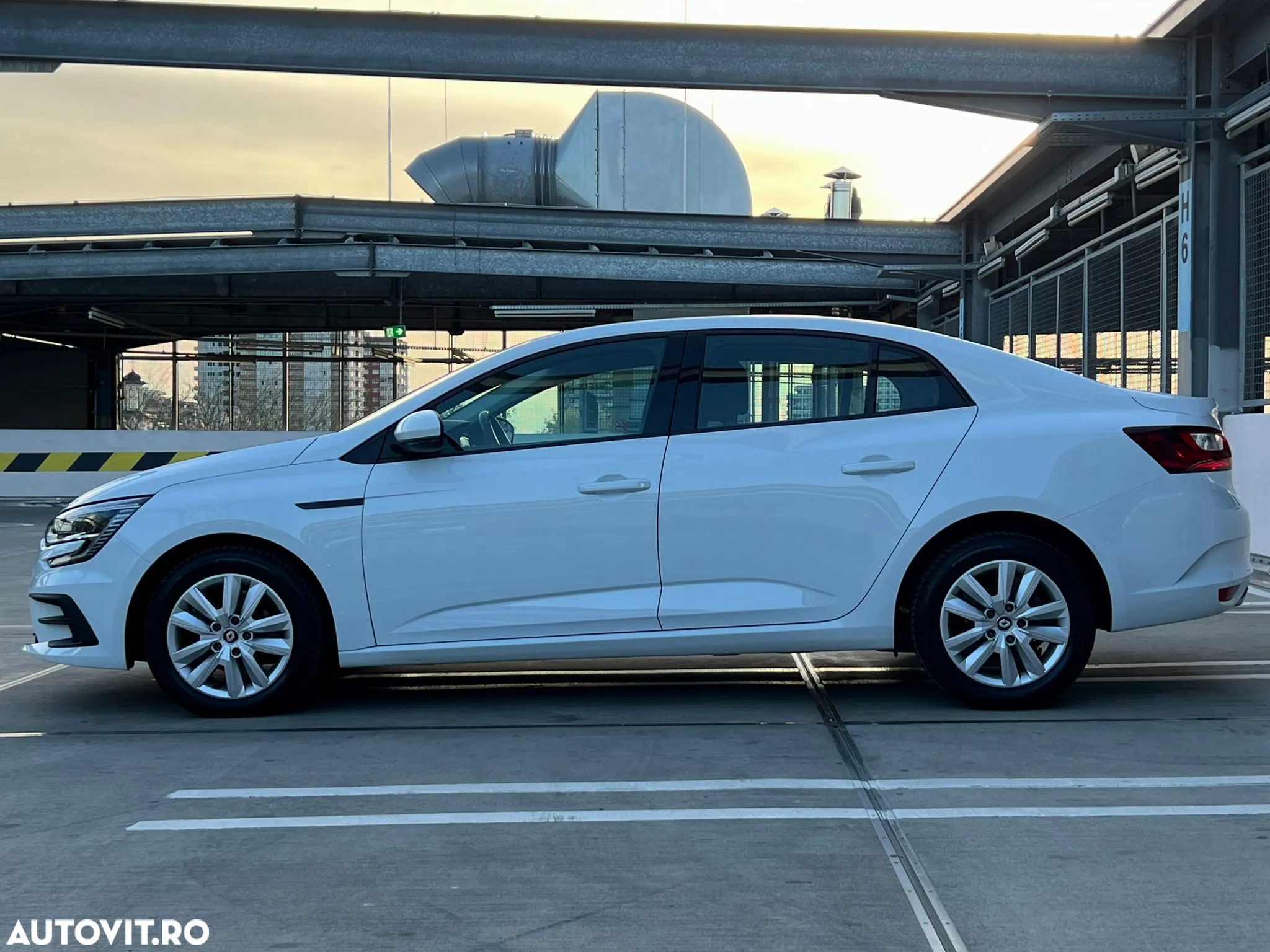 Renault Megane TCe 140 GPF Zen - 7