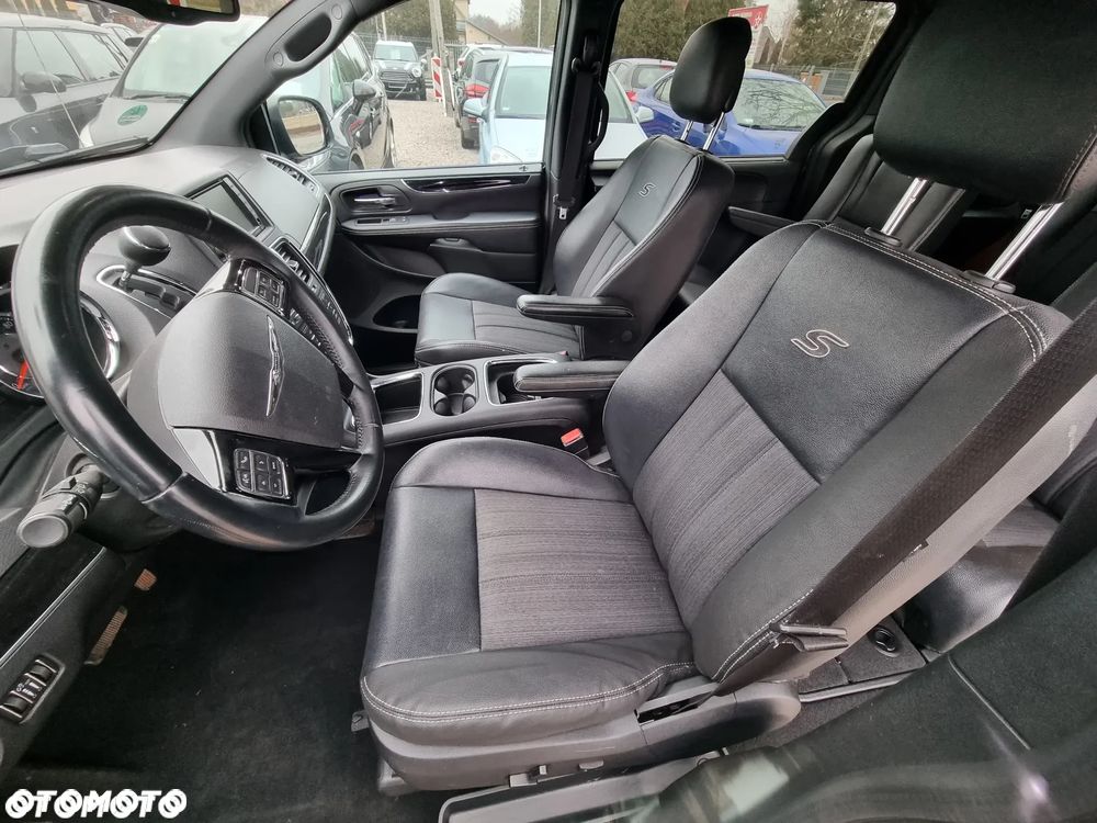 Chrysler Town & Country 3.6 Limited - 8