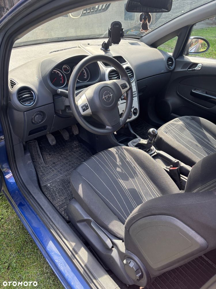 Opel Corsa 1.2 16V Essentia - 8