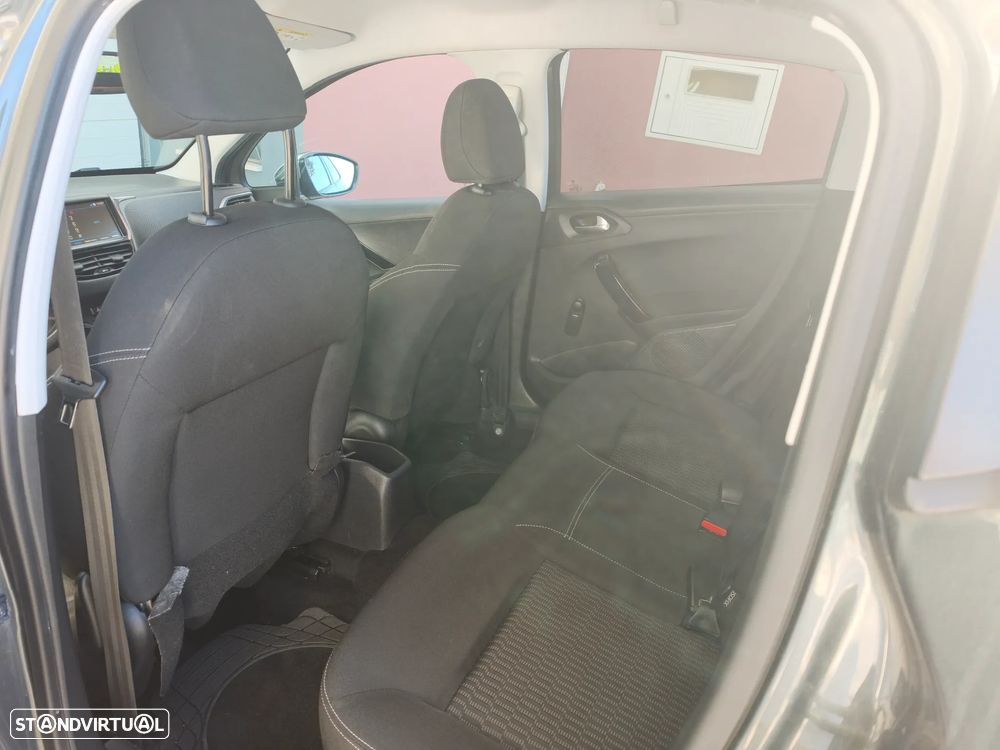 Peugeot 208 1.6 BlueHDi Style - 9