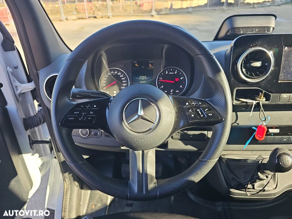 Mercedes-Benz Sprinter - 14
