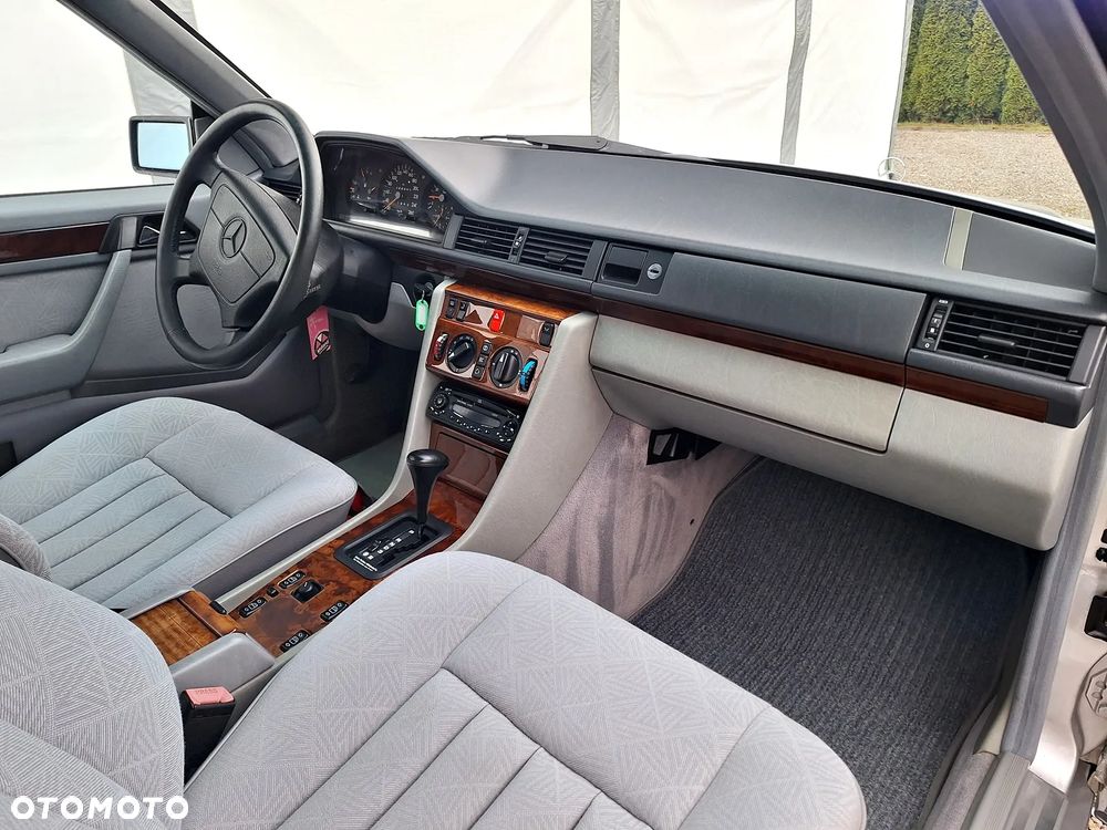 Mercedes-Benz W124 (1984-1993) - 30