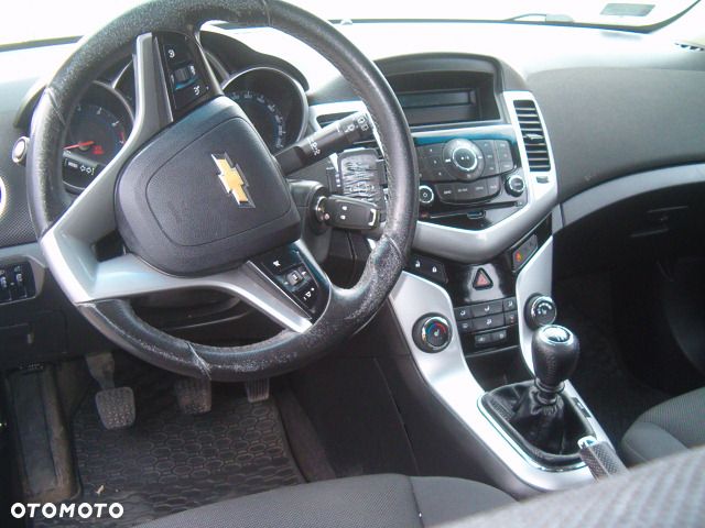 Chevrolet Cruze - 23