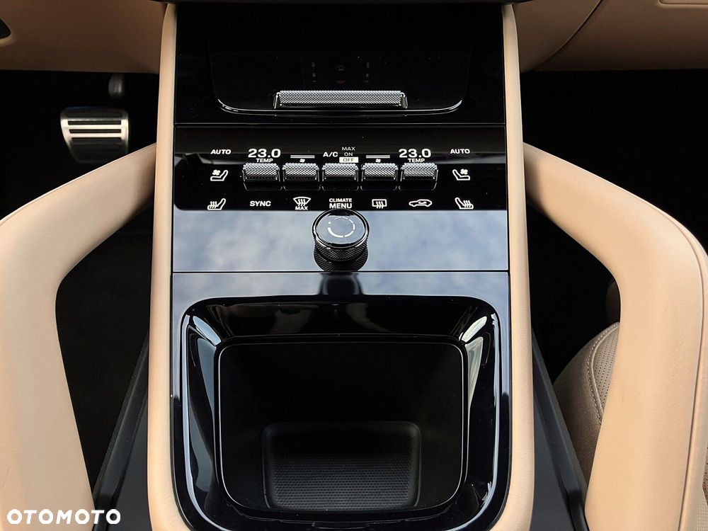 Porsche Cayenne - 40