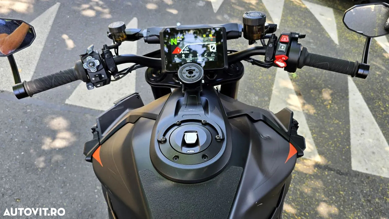 KTM 1390 Super Duke - 11