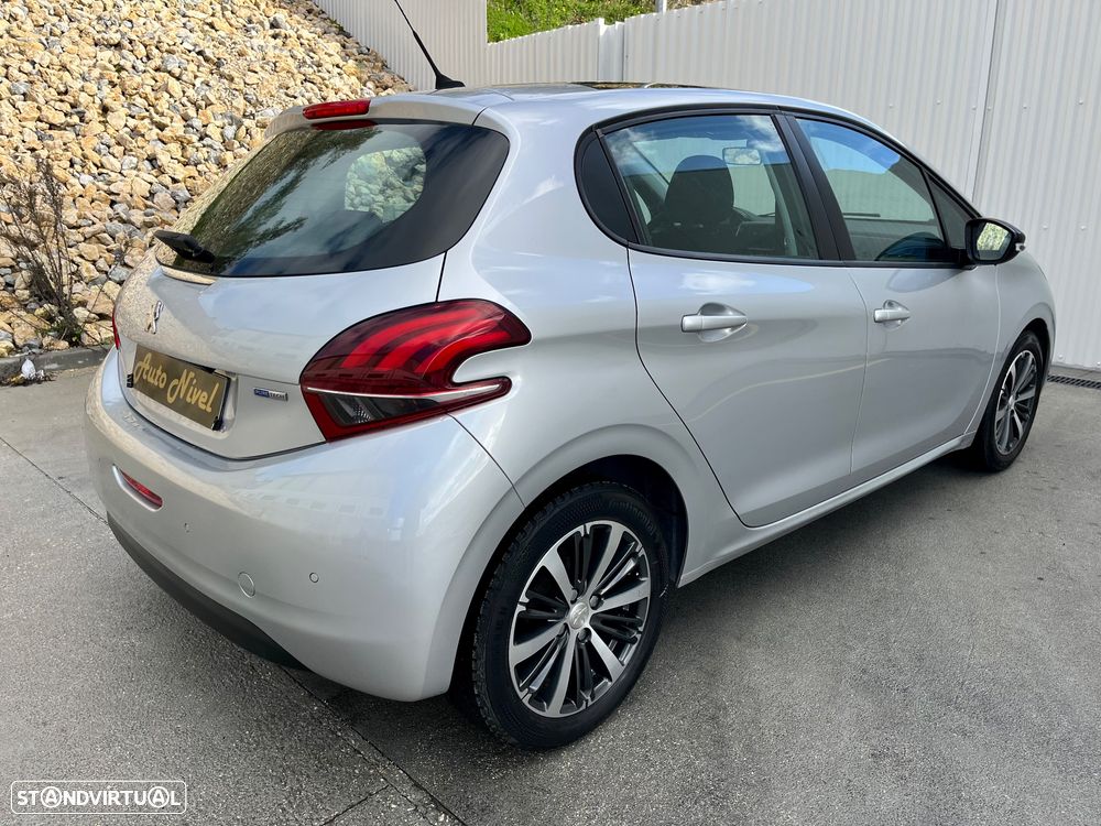 Peugeot 208 1.2 PureTech Allure - 21