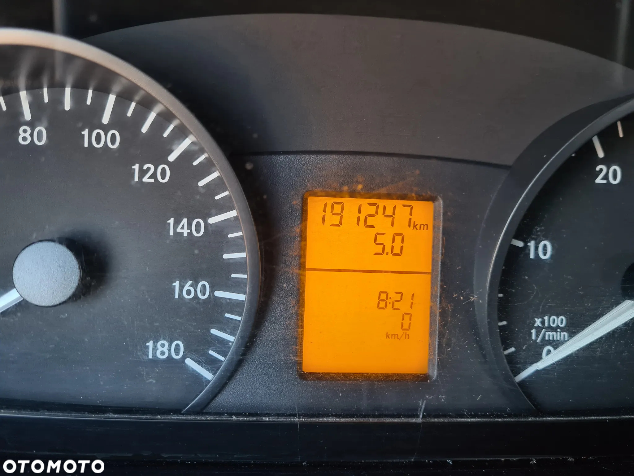 Mercedes-Benz Sprinter - 13