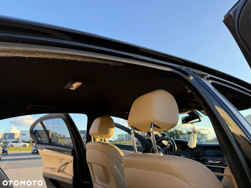 BMW Seria 5 520d xDrive - 17