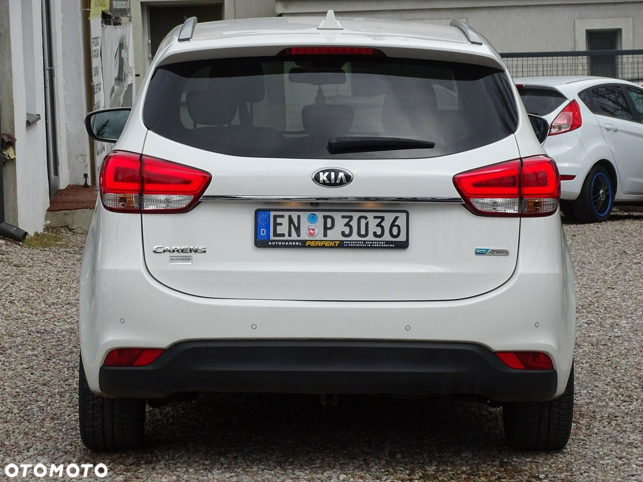 Kia Carens - 10
