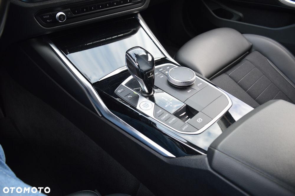 BMW Seria 3 320d Sport Line Shadow - 15