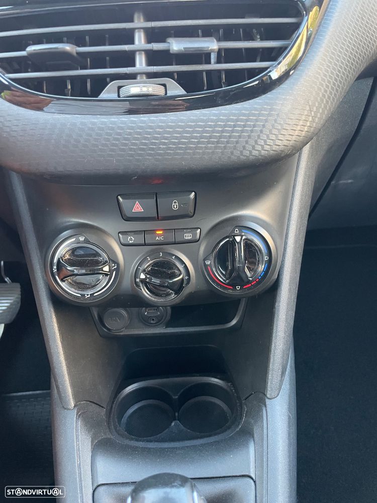 Peugeot 208 - 12