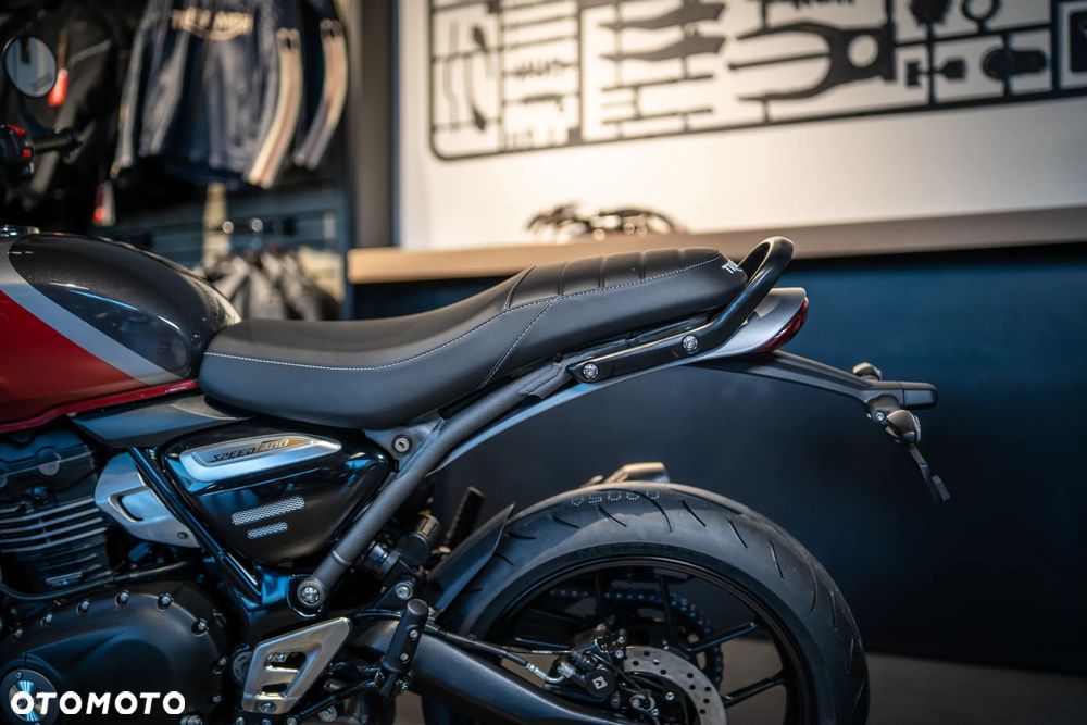 Triumph Inny - 11