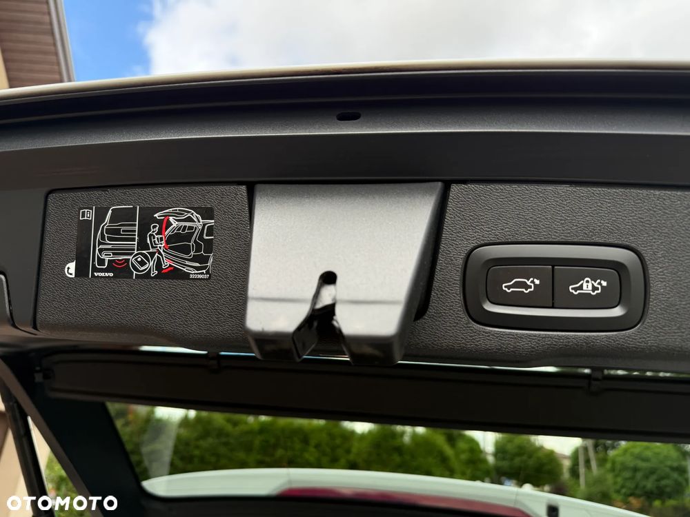 Volvo XC 60 B4 D AWD R-Design - 22