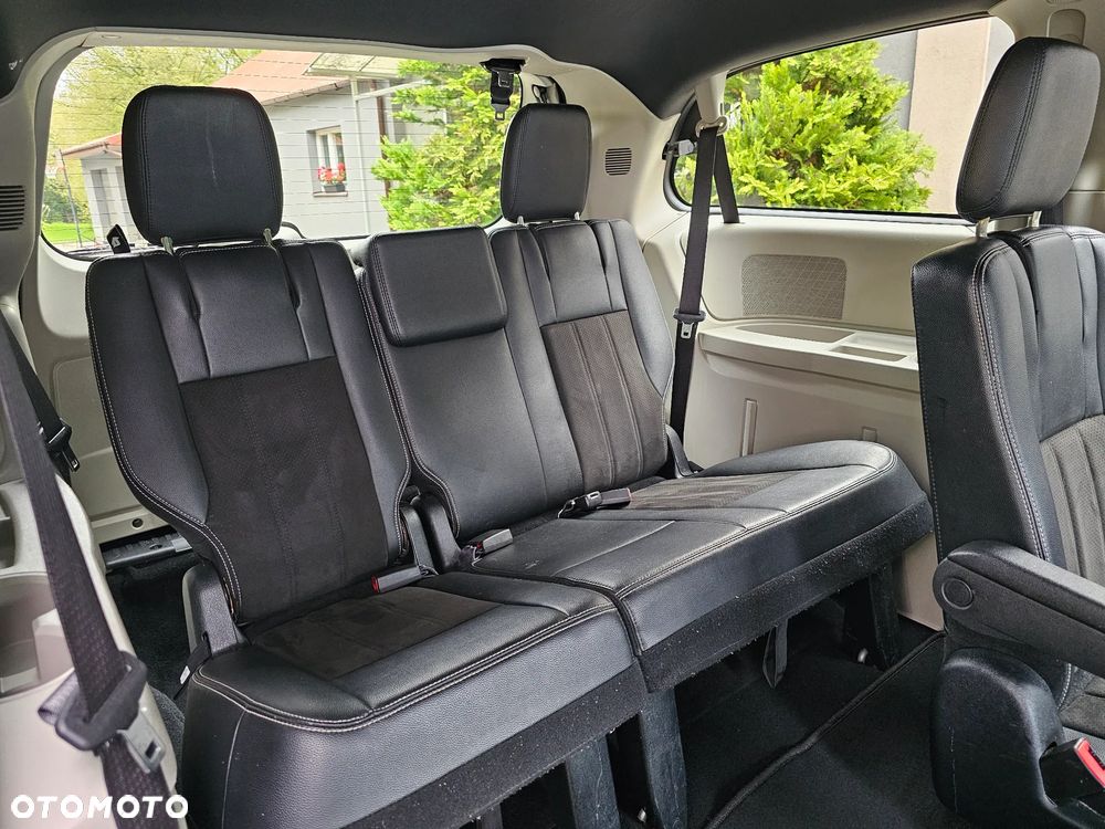 Dodge Grand Caravan - 17