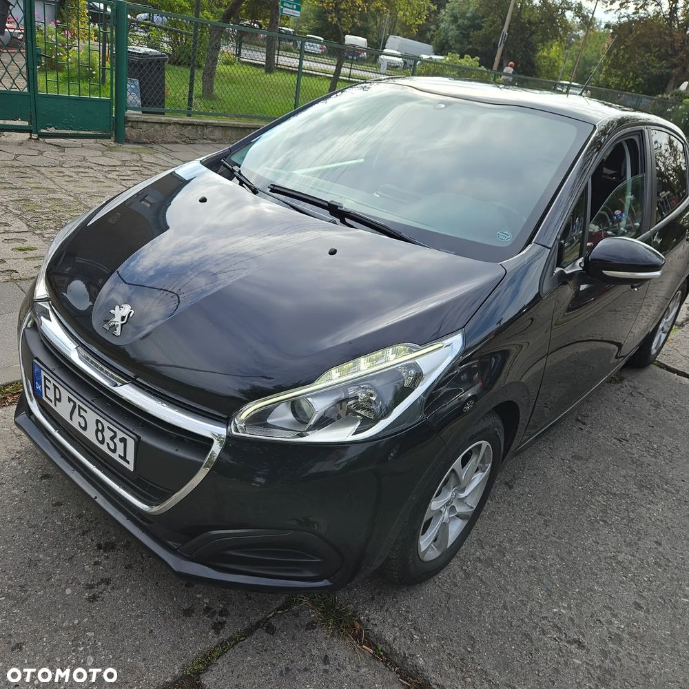 Peugeot 208 - 8