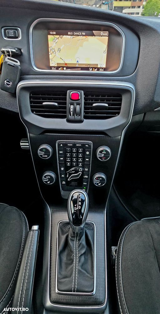 Volvo V40 D3 Geartronic RDesign - 5