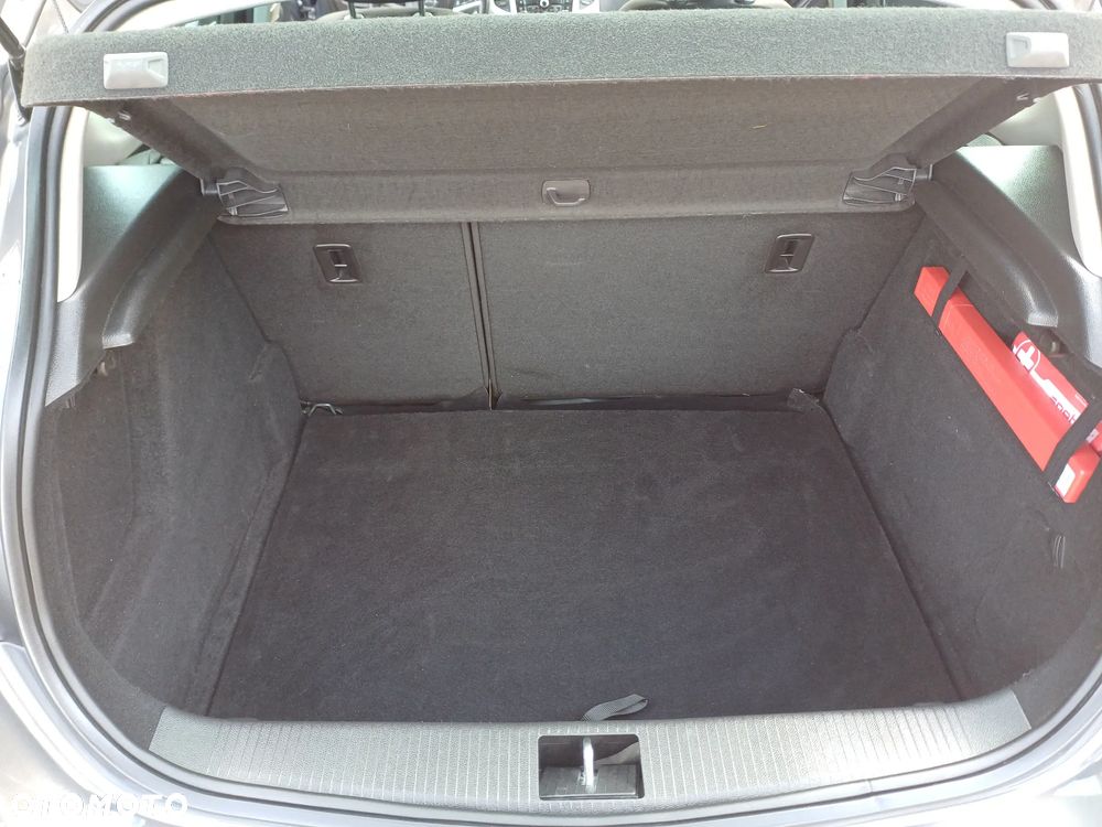 Opel Astra 1.4 Turbo 150 Jahre - 17