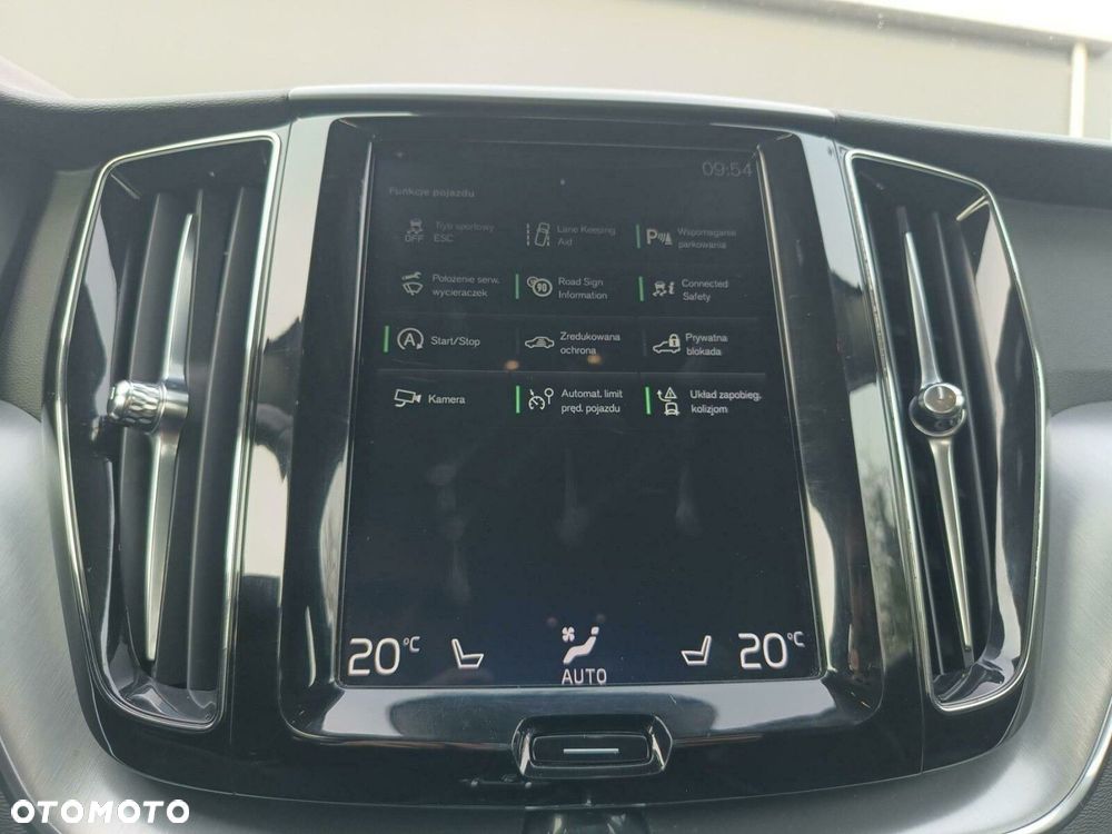 Volvo XC 60 T4 Momentum Pro - 24