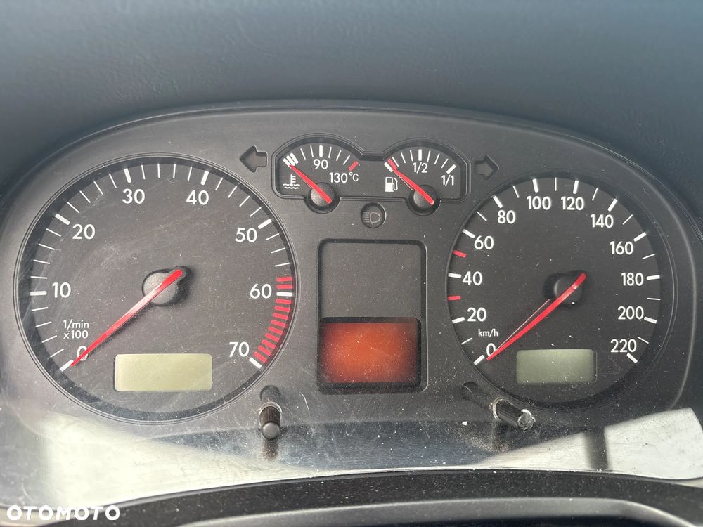 LICZNIK, ZEGARY VOLKSWAGEN GOLF 4 2001R 1,4B - 1